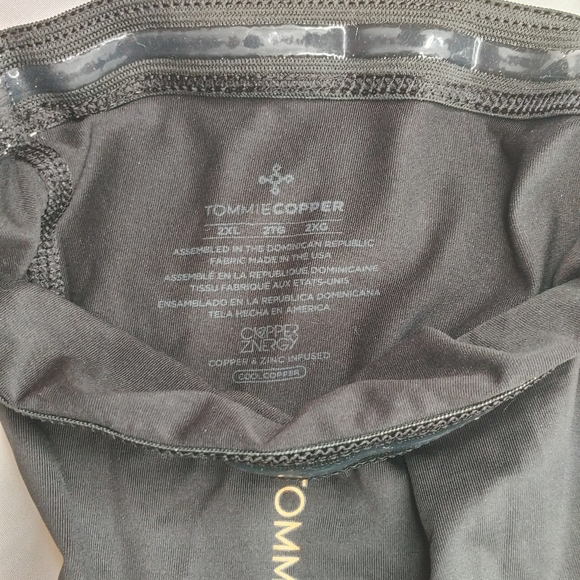 Tommie Copper Unisex COPPER & ZINC INFUSED Compression Knee Sleeve, Black - Picture 8 of 10